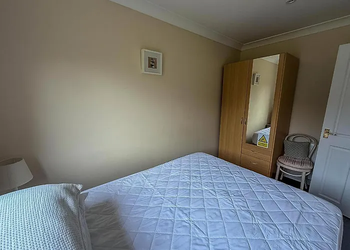 Chalet For Hire At Rainbows End Near A Beautiful Norfolk Beach Ref 31039R