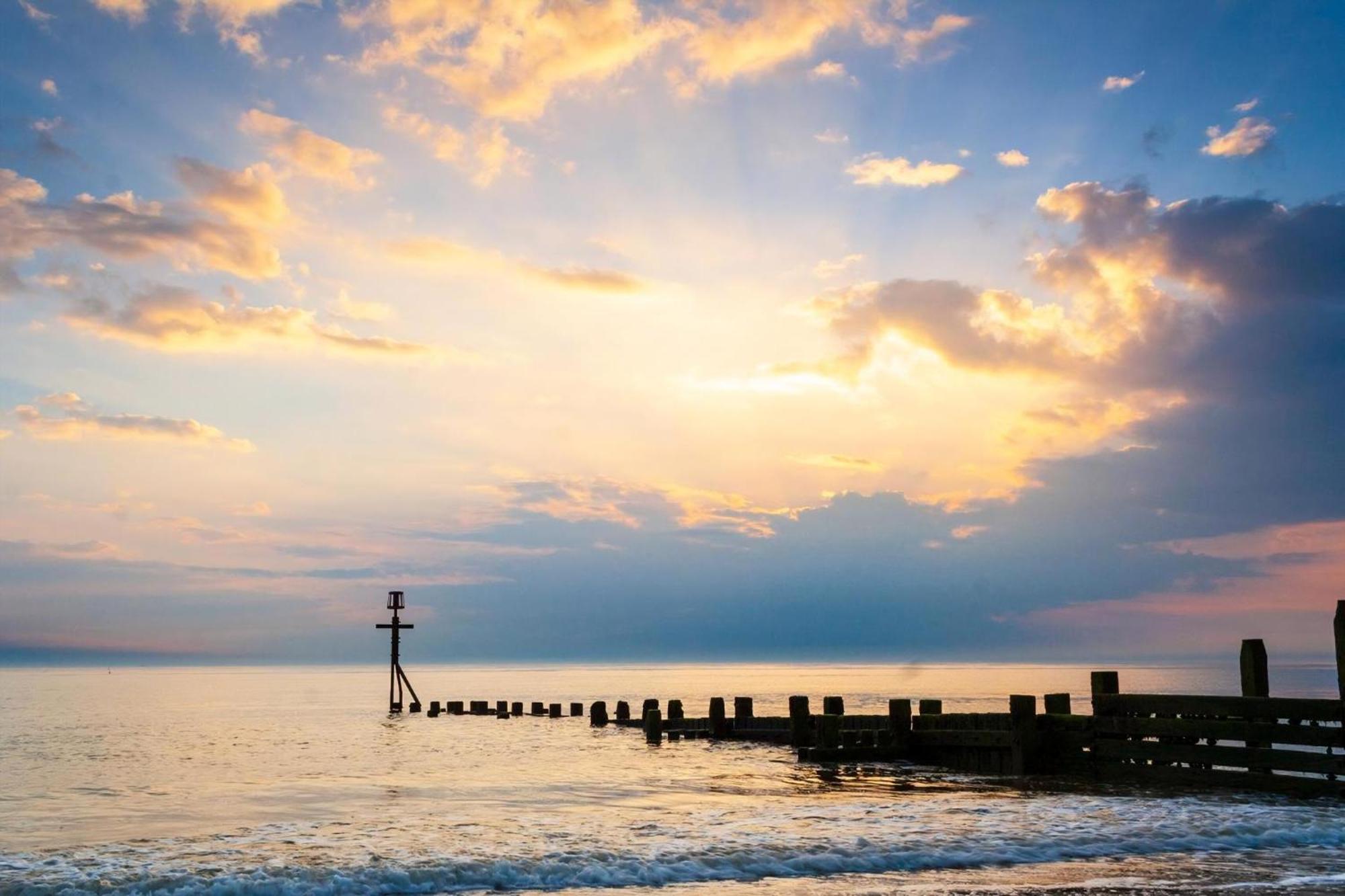 For Hire At Rainbows End Near A Beautiful Norfolk Ref 31039r Chalet *