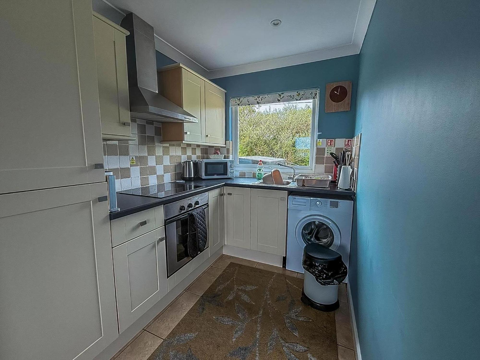 Chalet For Hire At Rainbows End Near A Beautiful Norfolk Ref 31039r