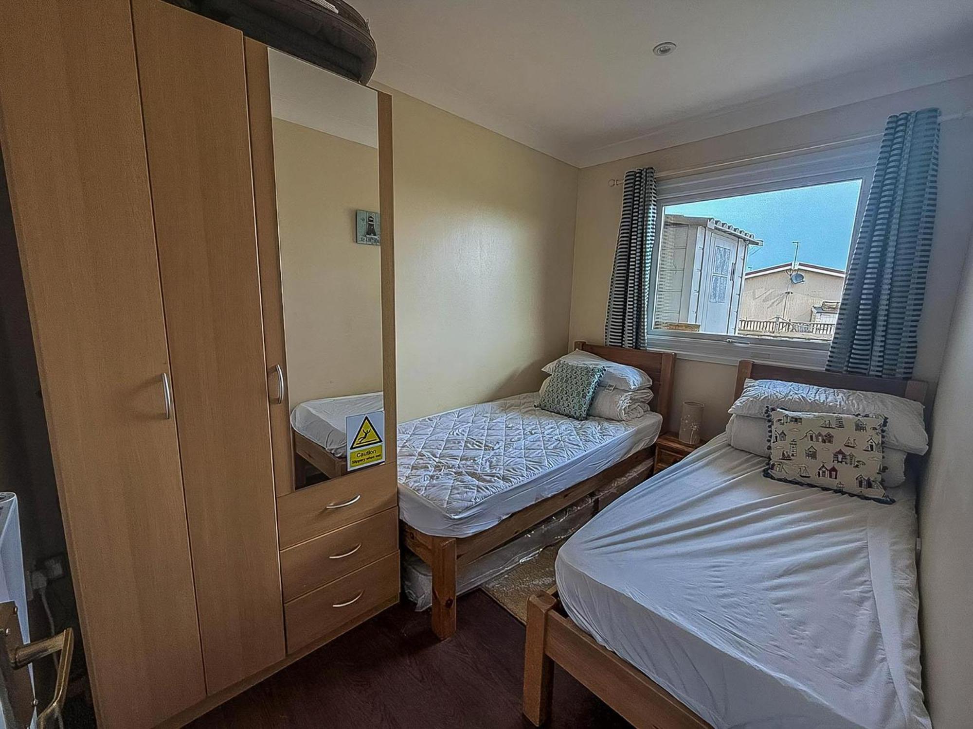 For Hire At Rainbows End Near A Beautiful Norfolk Ref 31039r Chalet *