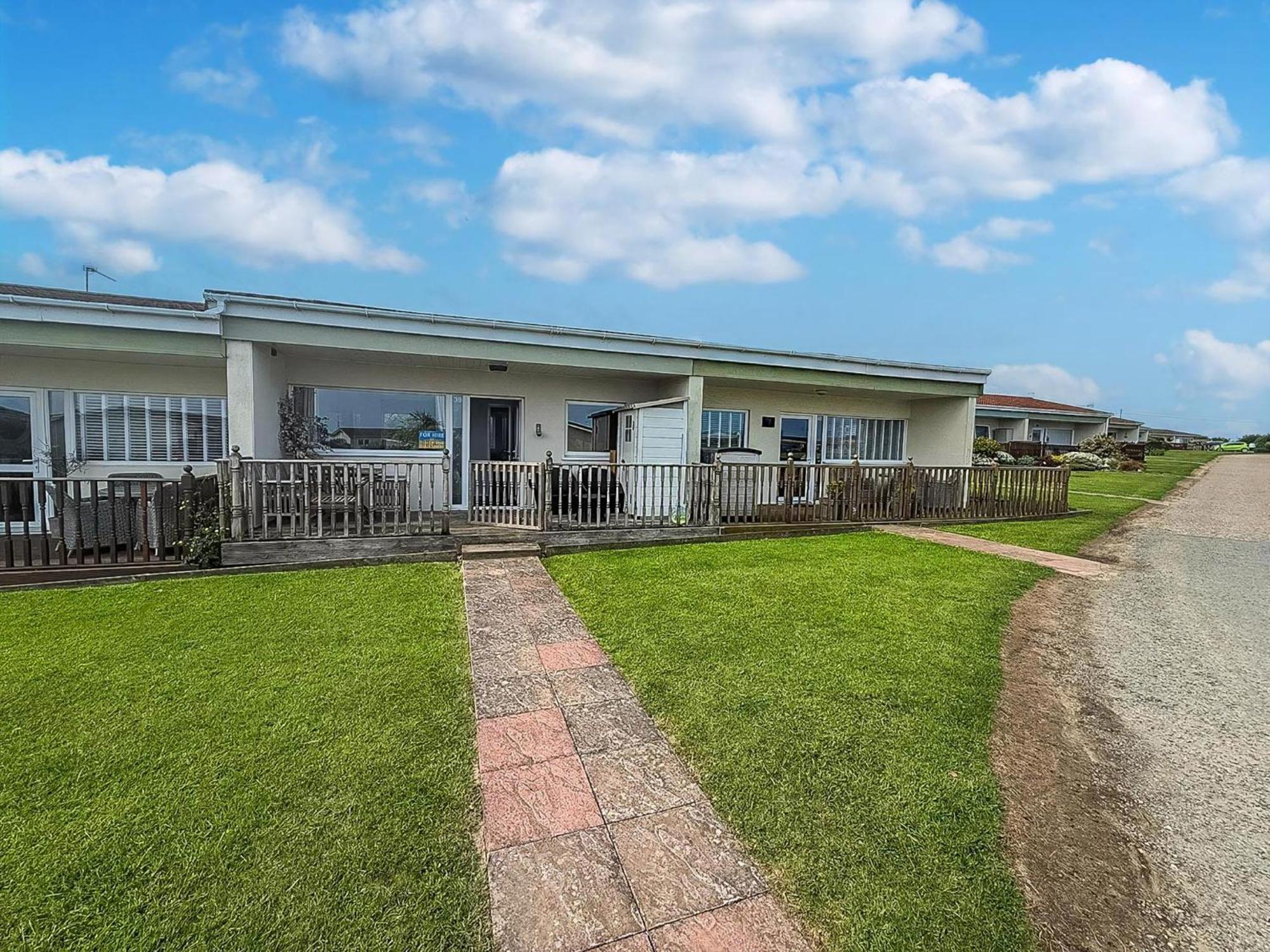 Chalet For Hire At Rainbows End Near A Beautiful Norfolk Ref 31039r Bacton (Norfolk)