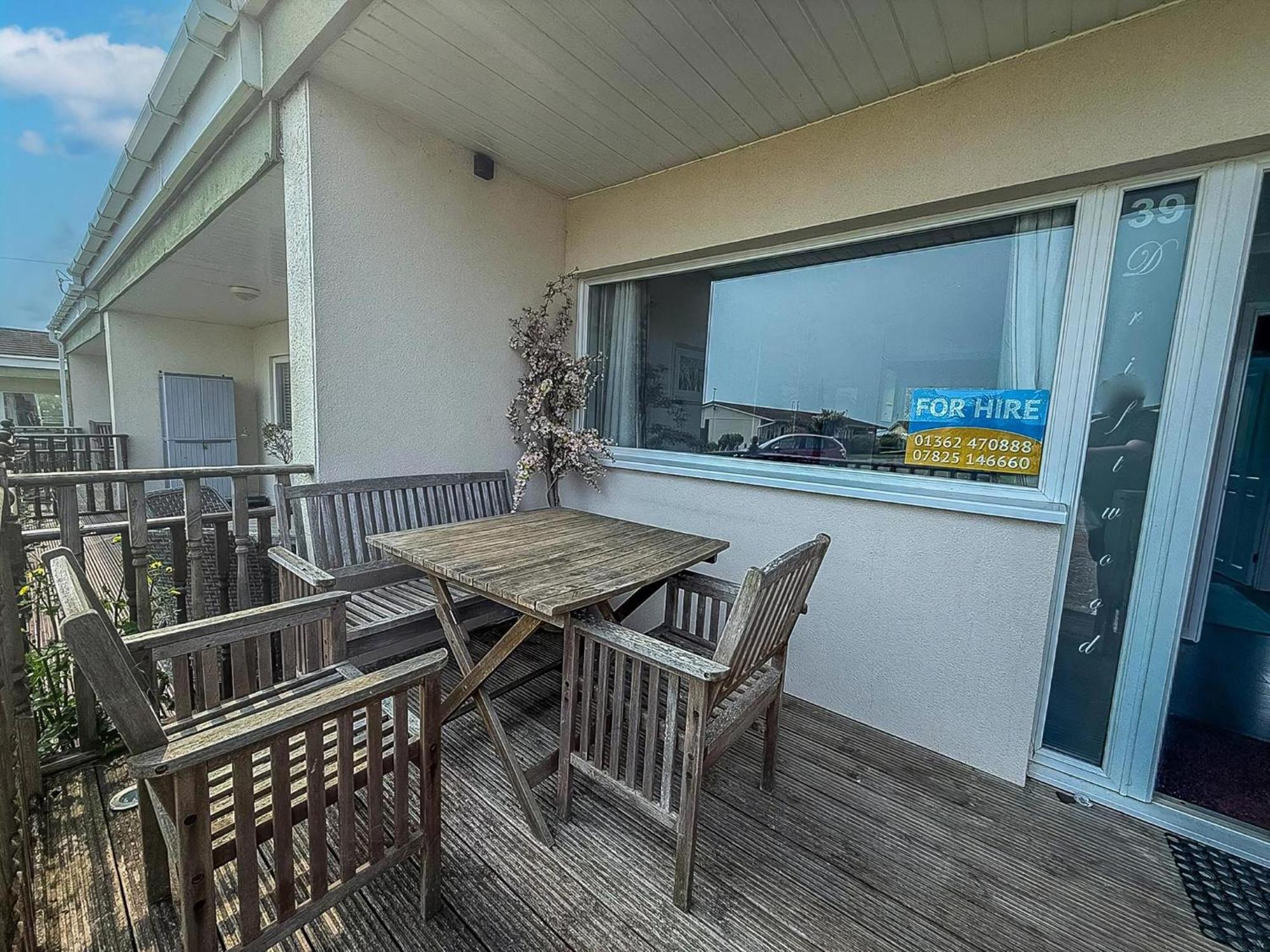 For Hire At Rainbows End Near A Beautiful Norfolk Ref 31039r